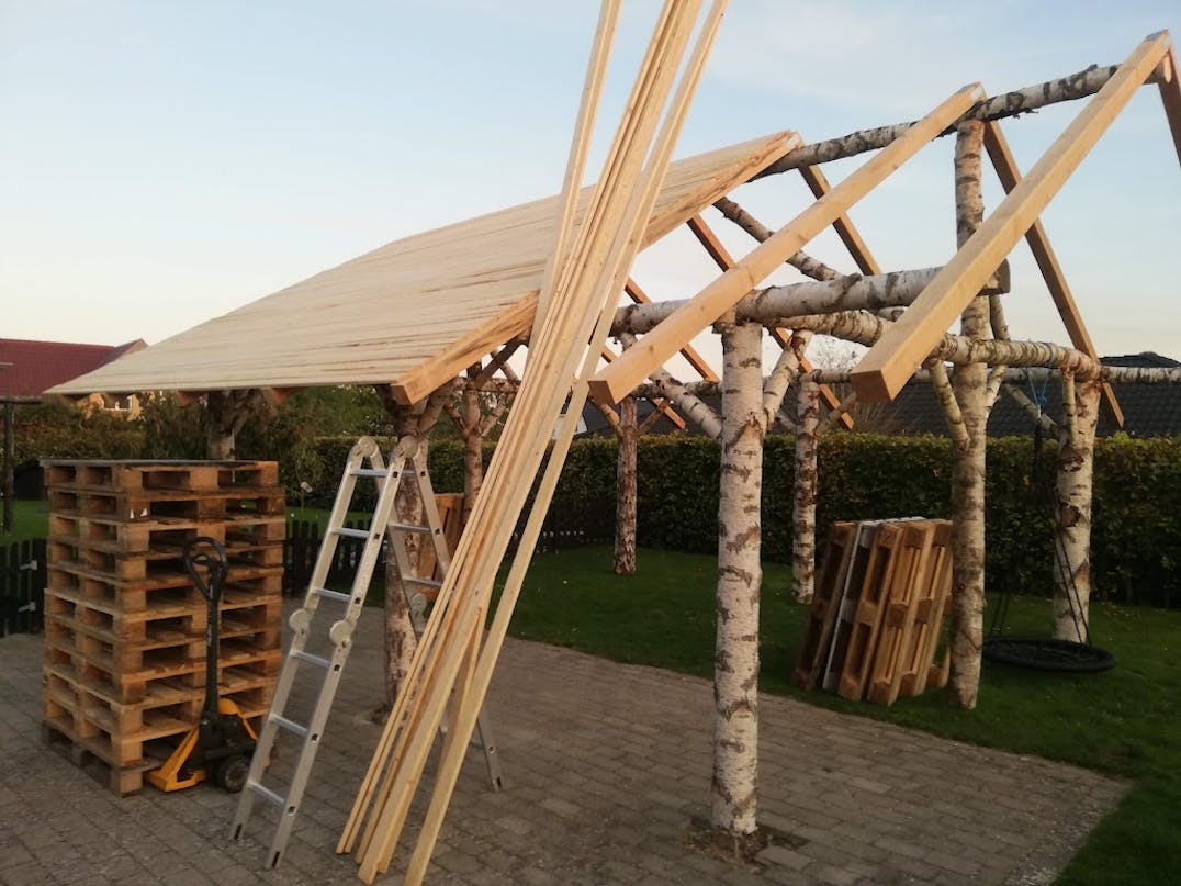 Overdækket terrasse af birketræ Overdækket terrasse af birketræ